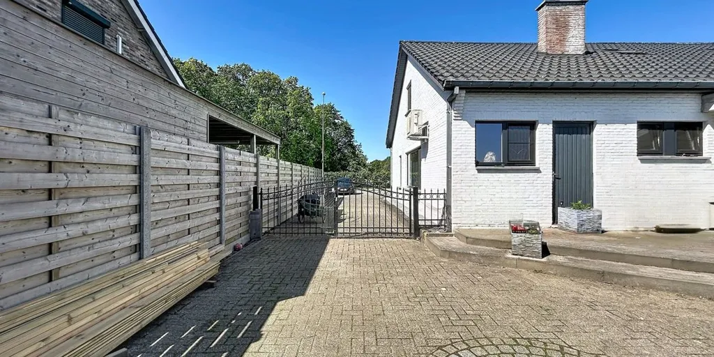 Extérieur - Maison Familiale avec Piscine Chauffée à Hamont