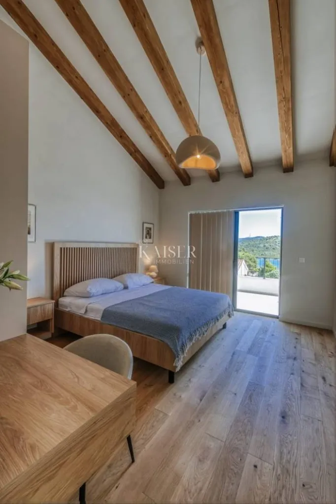 Bedrooms - Luxury Villa with Infinity Pool on Mali Iž