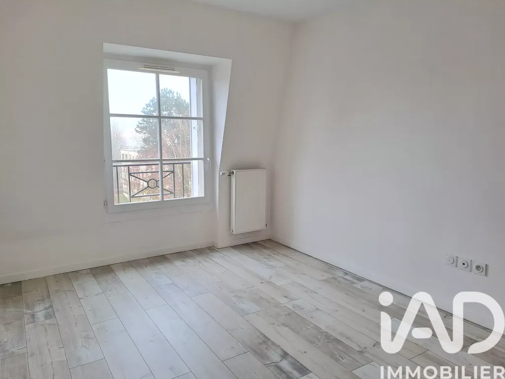Stanze - 3-Bedroom Apartment with Parking in Chantilly Centre