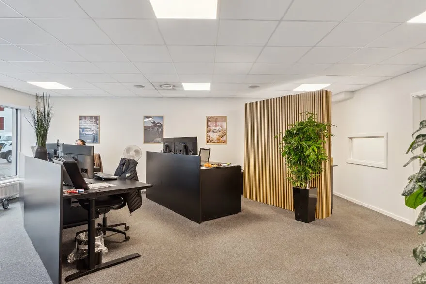 Kabinet - Office Space with Parking in Central Location