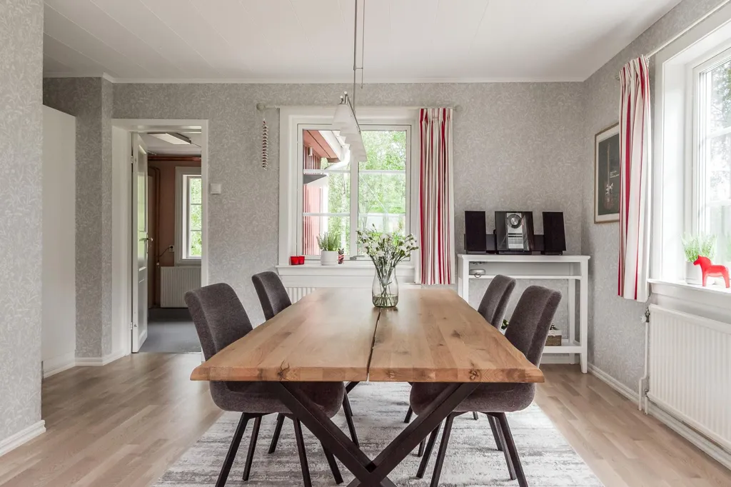 Salle à manger - Charming House with Lake View in Röbjörkeby