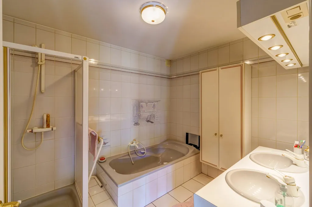 Bagni - House with Large Garden in Tremelo
