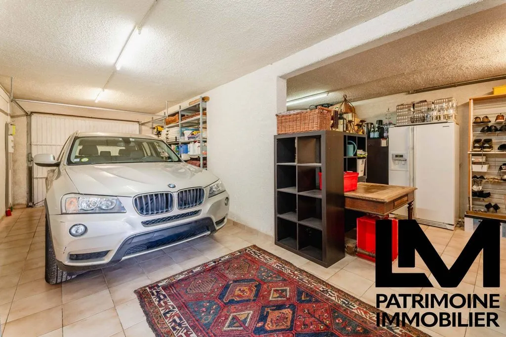 Garage - Luxury Villa with Pool in Agde