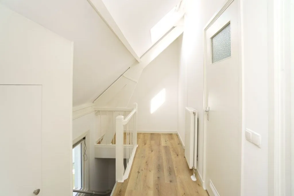Entrée - Bright Four-Room Apartment near De Fahrenheit, The Hague