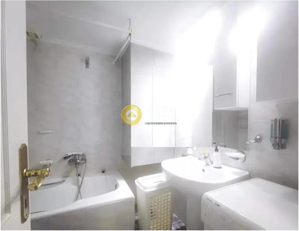 Vannitoad - Renovated Apartment with Terrace in Upper Elyoupoli