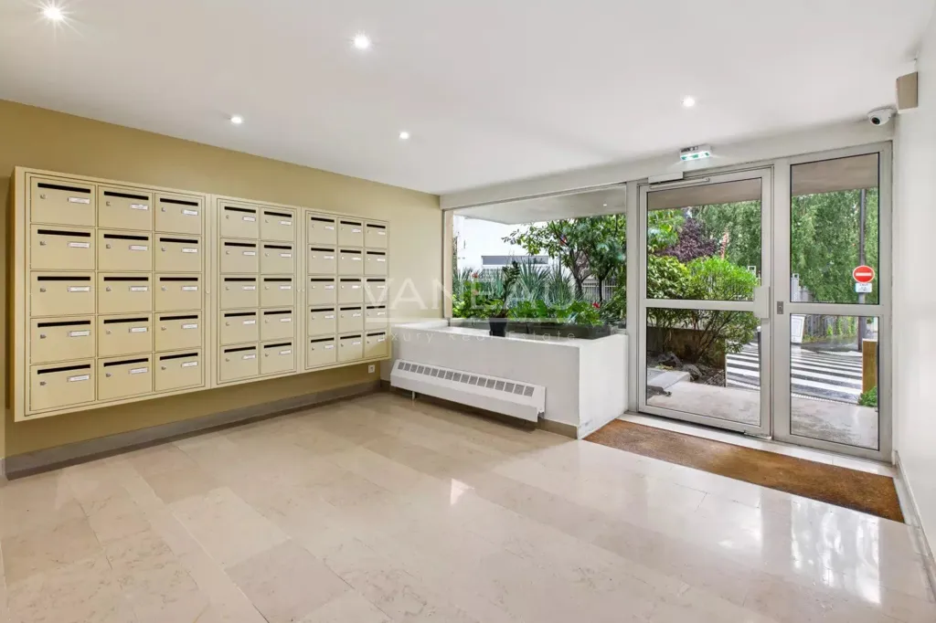 Entrée - Studio avec Balcon dans le 19ème Arrondissement