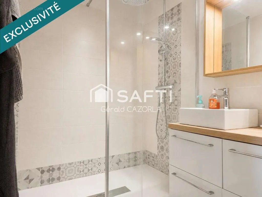 Salles de bain - Appartement avec Balcons et Parking à Montpellier