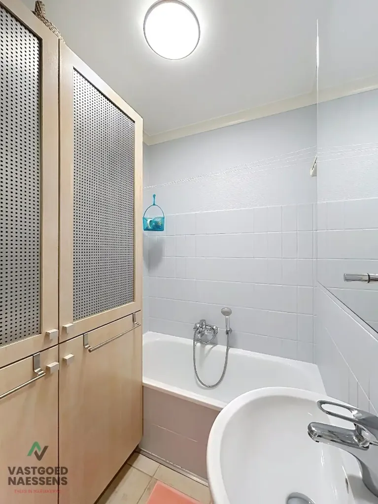 Bathrooms - Studio with Terrace in Oostende