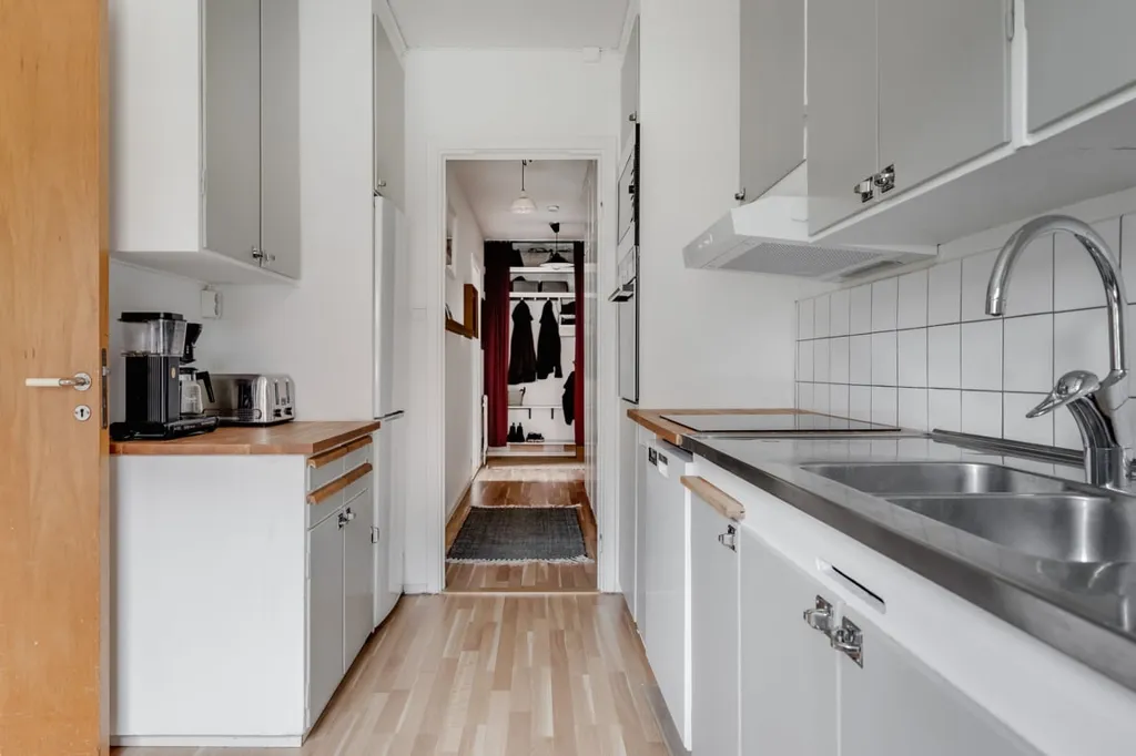 Cuisine - Two-bedroom Apartment with Balcony in Trollskogen