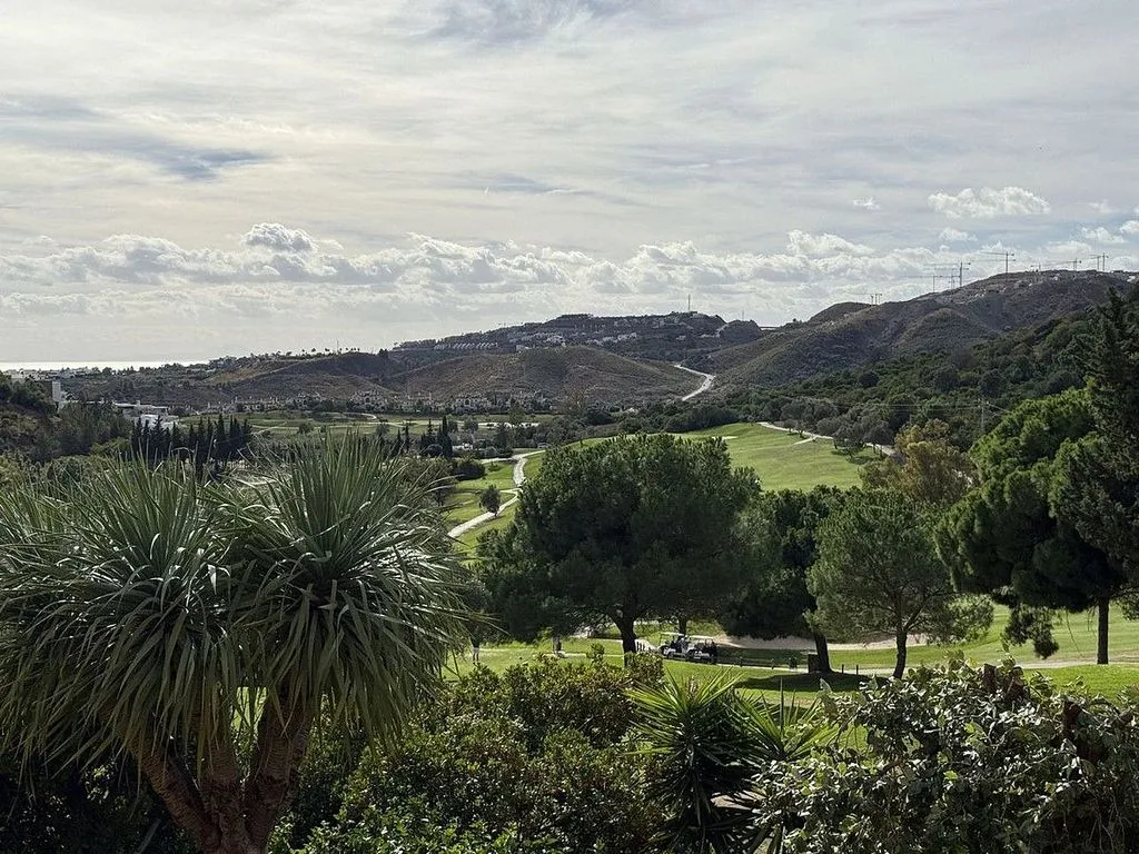 Duplex with Golf View in Benahavís