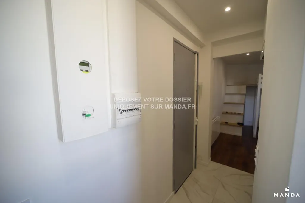 Entrée - T1 Meublé avec Ascenseur à Boulogne Pont de Saint-Cloud