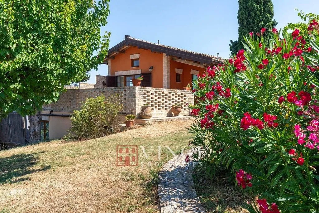 Aed - Rustic Casale with Pool in Montefiore dell'Aso