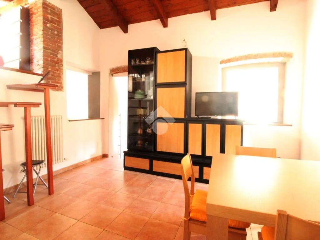 Sala da pranzo - Fully Furnished 3-Bedroom in Parella
