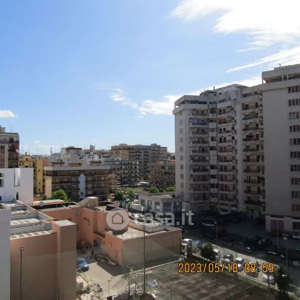 Balcon - Apartment with Balcony in Commercial Area, Taranto