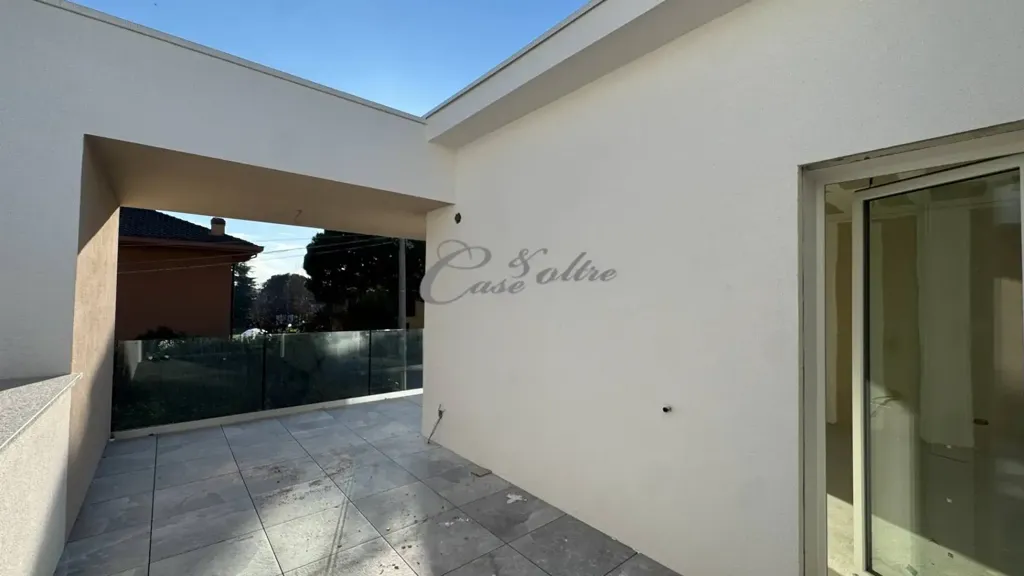 Terrasse - New Villa with Terrace in Cantù