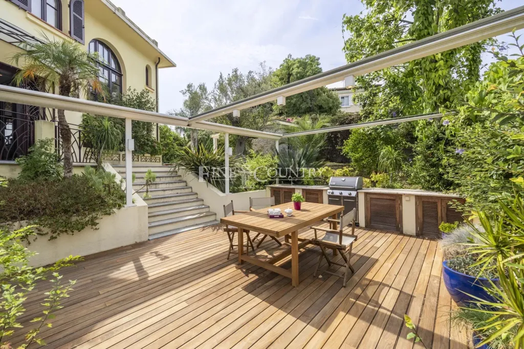 Terrass - 6-toaline maja asukohas Cannes