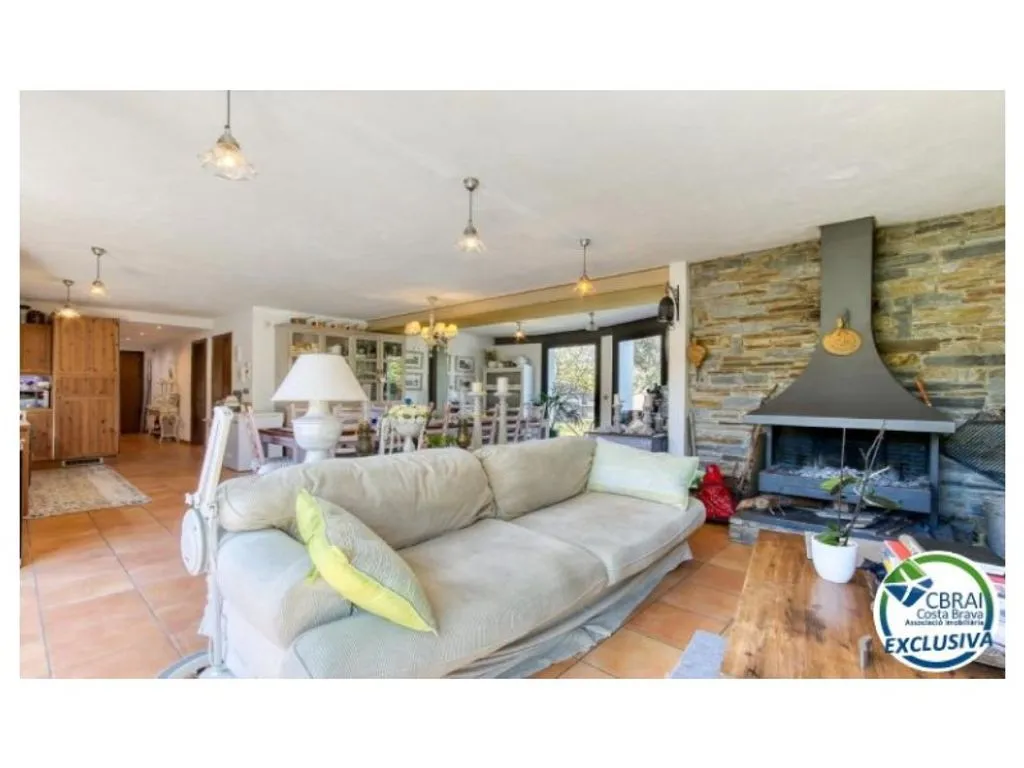 Séjour - Spacious Villa with South Orientation in Llançà
