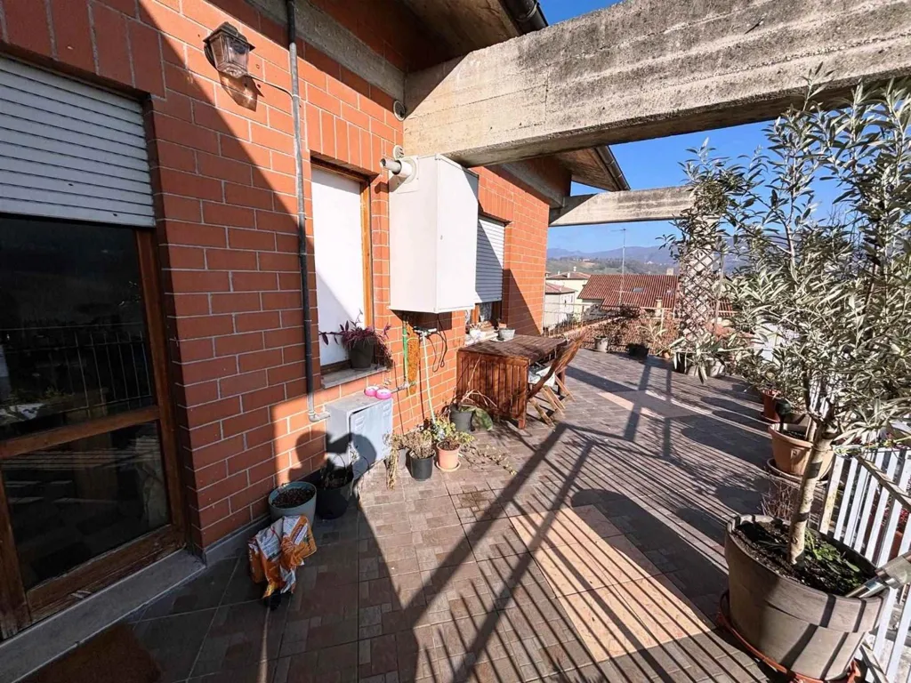 Rõdu - Apartment with Panoramic Terrace in Castelraimondo