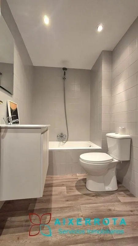 Bathrooms - Ground Floor Flat with Garden in Algorta, Getxo