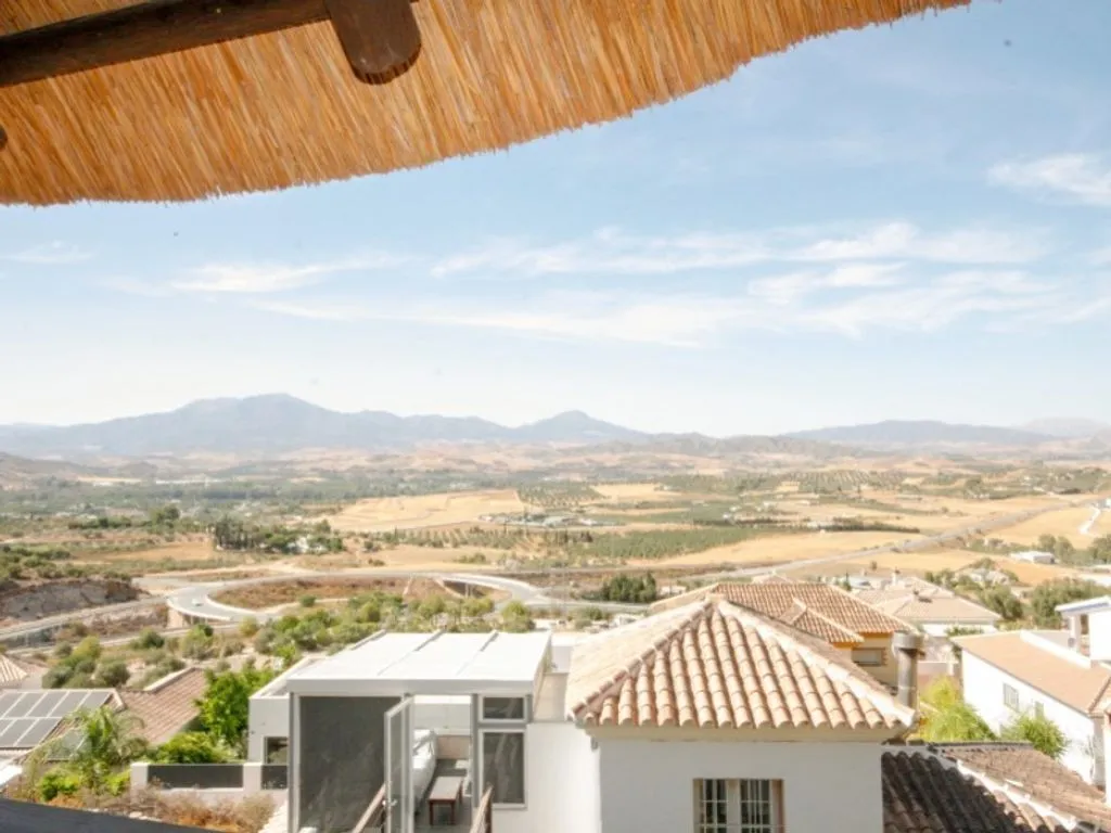 Terrace - Four-Bedroom Chalet with Pool near Coín