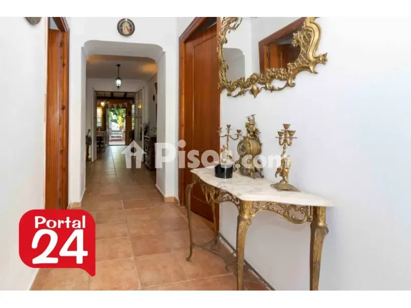 Esik - Charming House with Patio in La Albuera