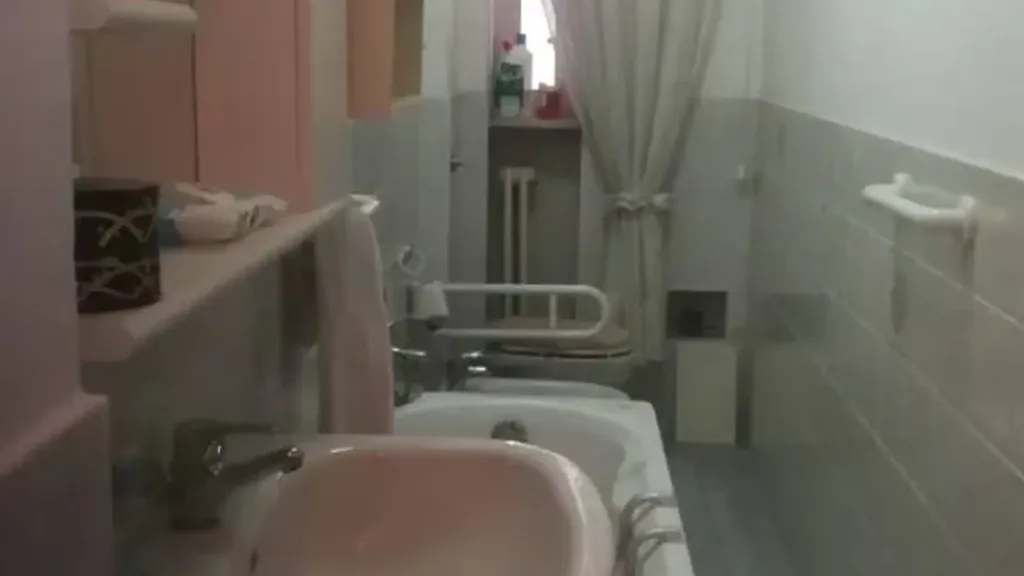 Vannitoad - Bright 2-Bedroom Apartment in Bari Centre