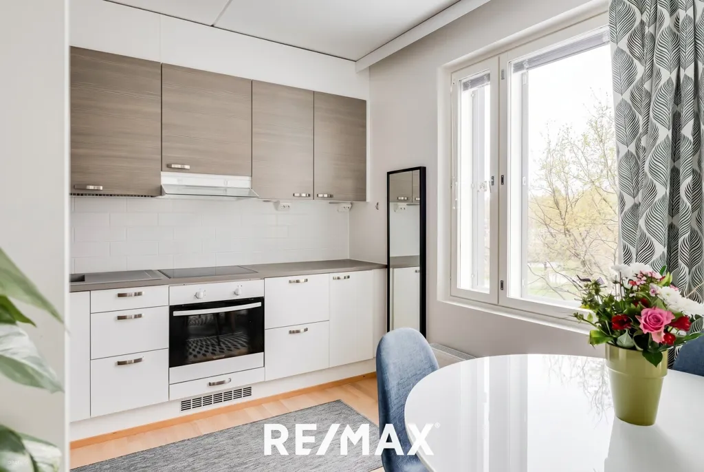 Cuisine - Top-Floor Flat with Glazed Terrace in Malminkartano