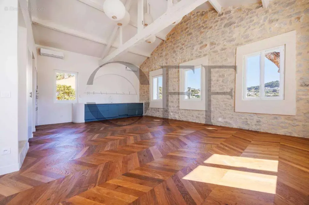 Pièces - Maison avec Piscine et Vue Sud à Cassis