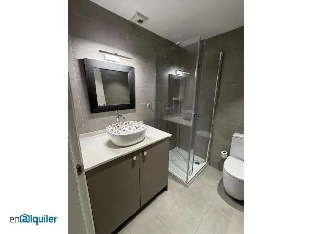 Bathrooms - Furnished Apartment with River View in Donostia