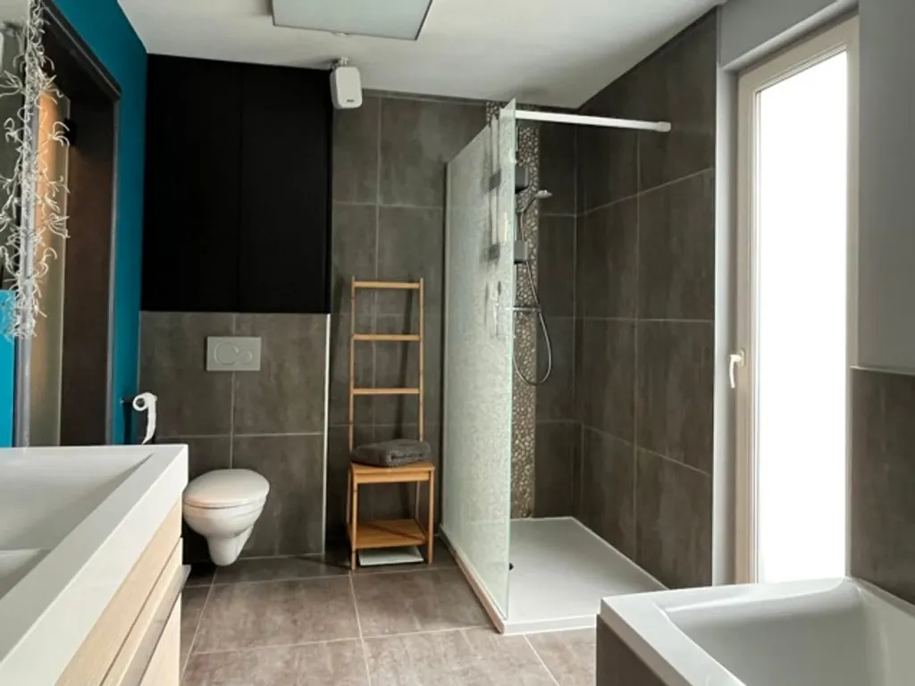 Salles de bain - Maison avec Terrasses et Jardin à Zwijnaarde