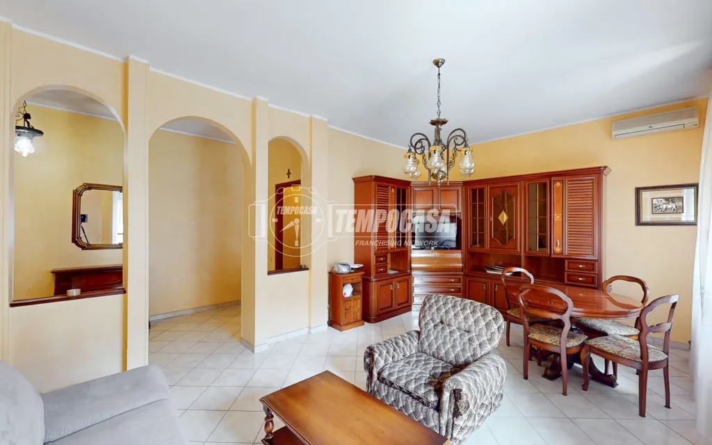 Dining Room - Four-Room Apartment with Balcony in Paullo