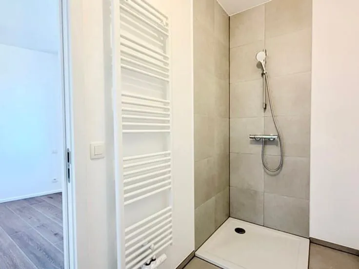 Salles de bain - Appartement à Jambes, Proche de la Rue Julie Dessy