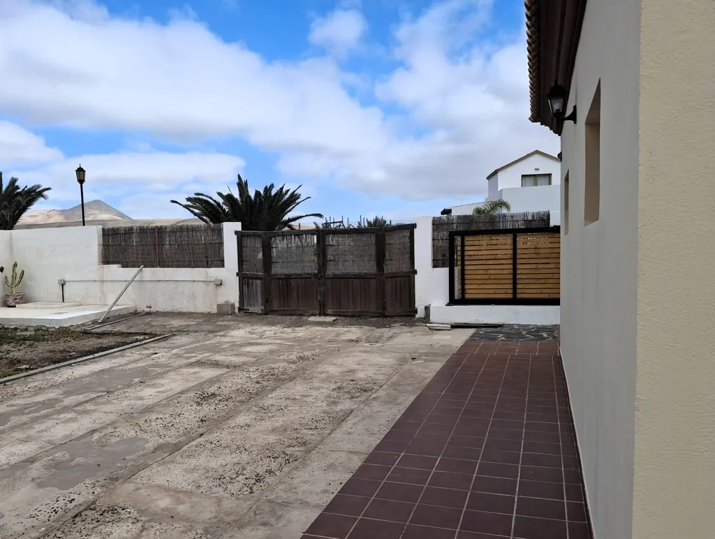 Aed - Independent Chalet with Pool in La Oliva