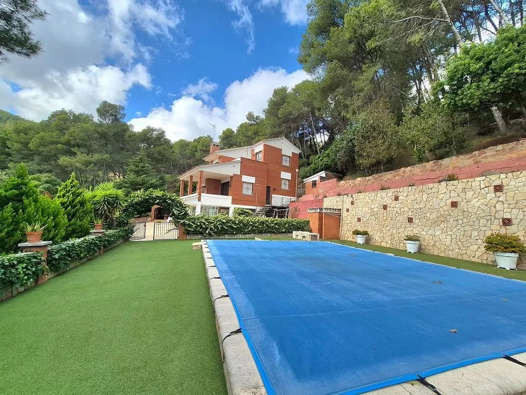 Bassein - Chalet with Pool and Terrace in Cervelló