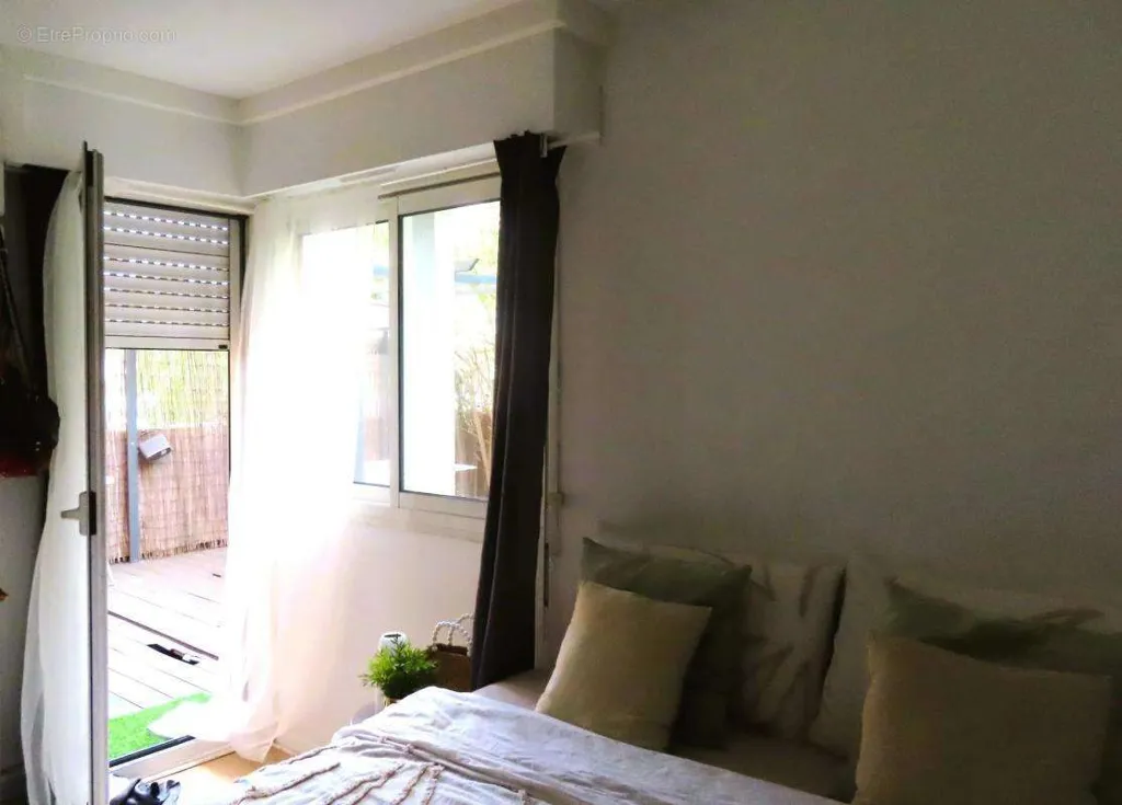 Chambres - Appartement avec terrasse-jardin au Cannet