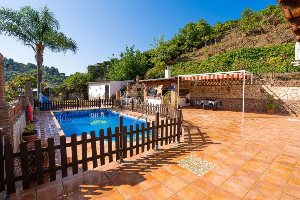Bassein - Detached Villa with Pool in Frigiliana