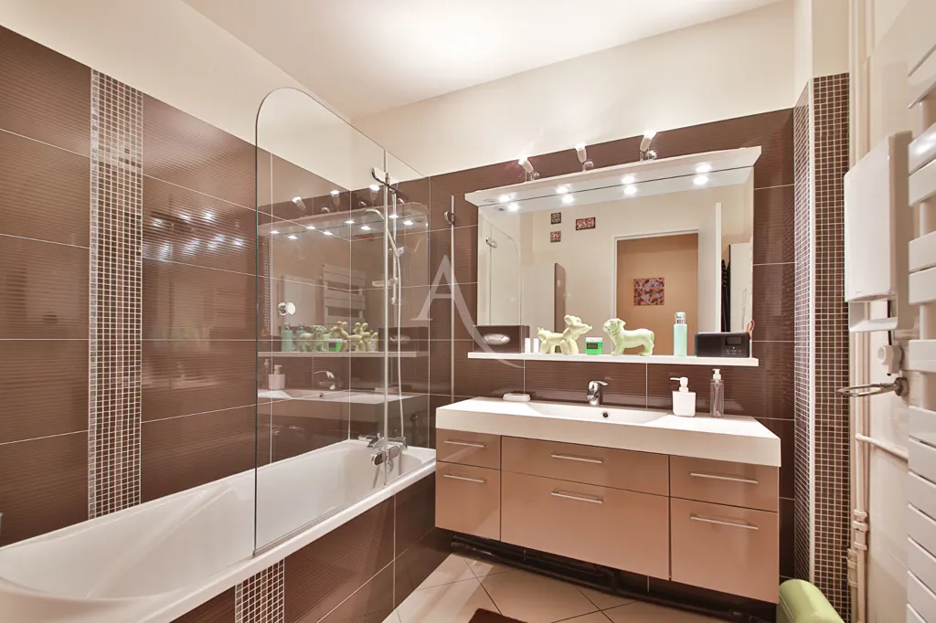 Bagni - Traversant Paris Flat with Balcony in 13ème