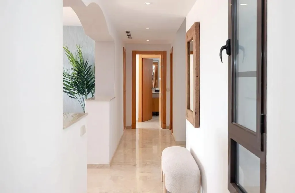 Hallway - Luxury Flat with Pool in Casares, Andalusia