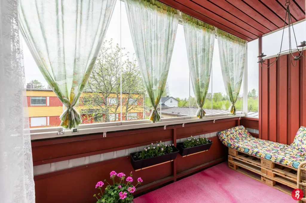 Balcon - Spacious Duplex with Balcony near Kannus Centre