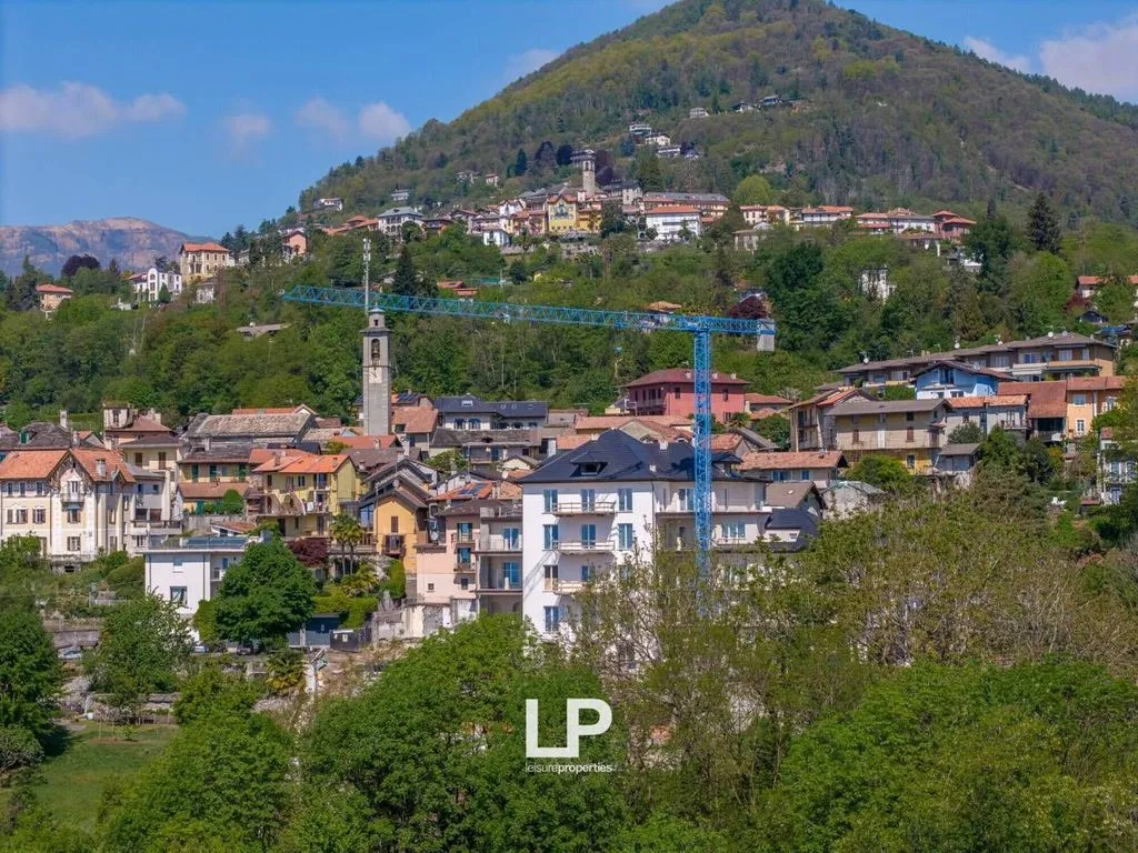Luxury Flat with Lake View in Arizzano