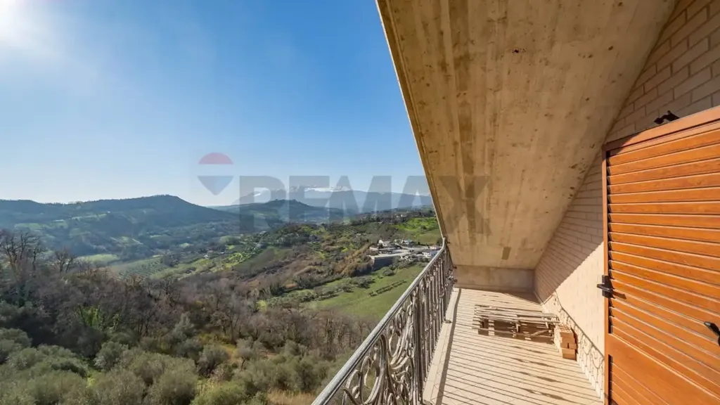 Balcon - Contemporary Villa with Panoramic Views in Chieti