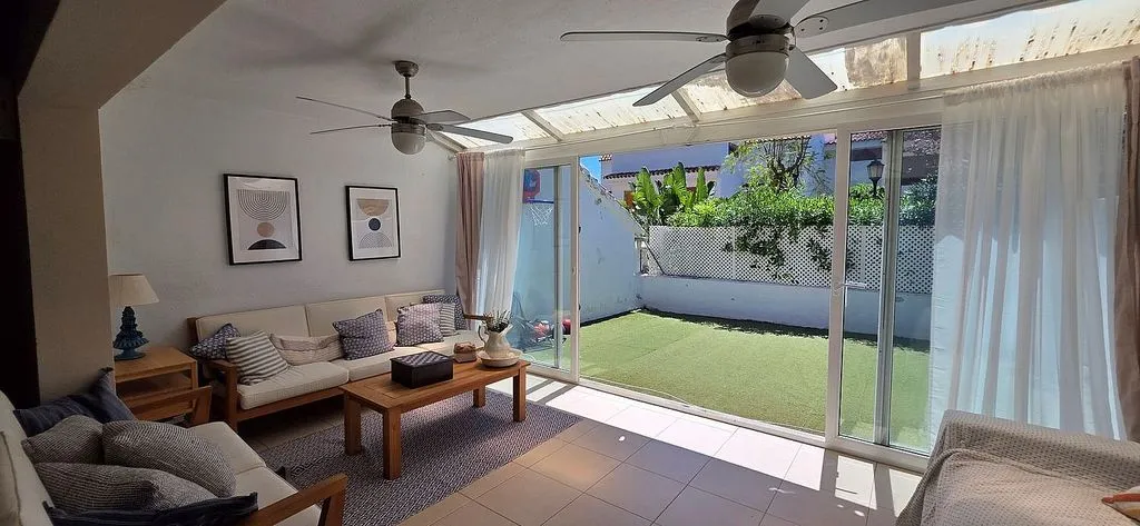 Elutuba - Semi-Detached House with Pool in Rocafort