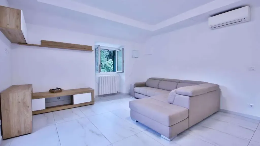 Elutuba - Rear-Facing Apartment with Sea Proximity in Genoa