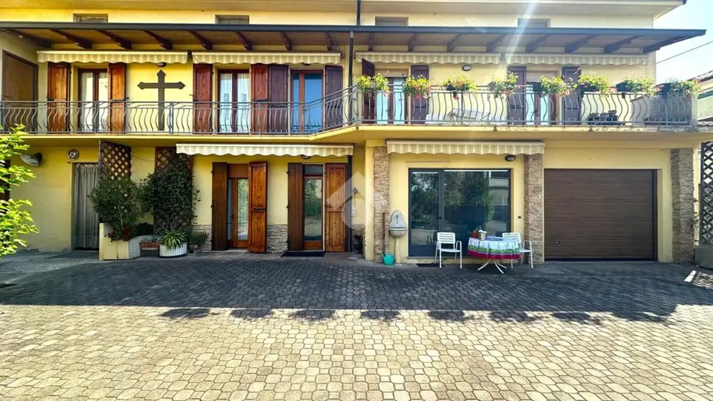 Extérieur - Central Bifamily Villa with Terrace in Adro