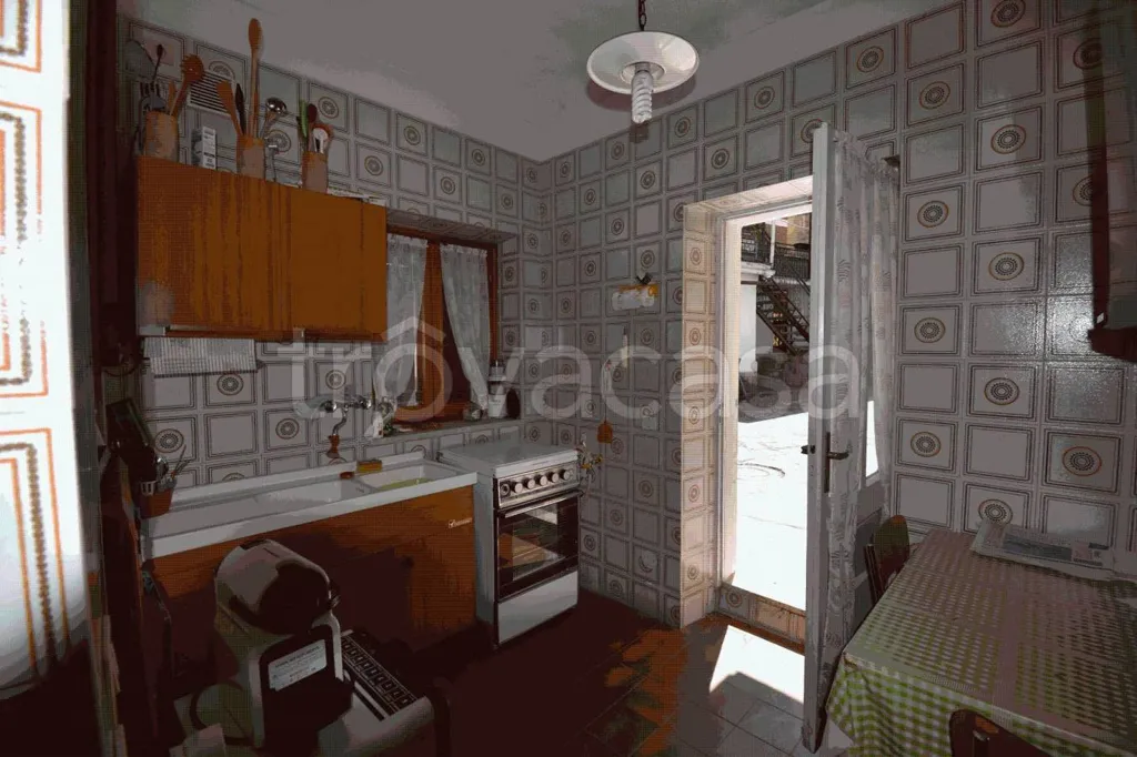 Cuisine - Independent House with Terrace in Monteu Roero