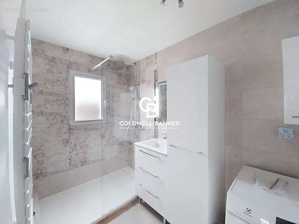 Salles de bain - Appartement T3 avec Terrasse au Centre de Saint-Raphaël