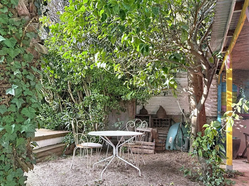 Aed - Renovated Farmhouse with Pool in Mas Llaro