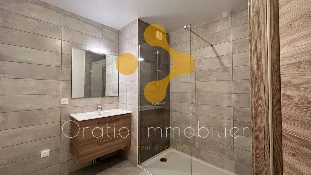 Salles de bain - Attique T4 avec Terrasse et Vue Lac à Thonon-les-Bains