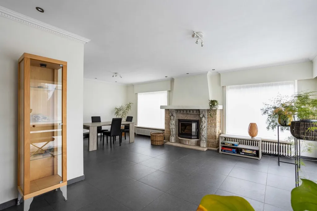 Elutuba - Contemporary Family Home with Multi-functional Space in Lievegem