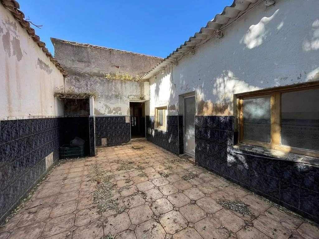 Aed - House with Terrace in Valdepeñas